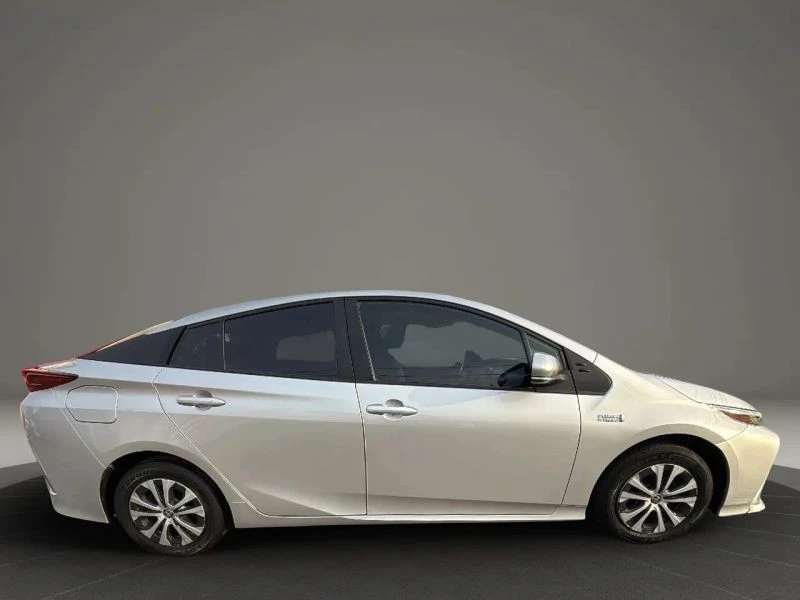 2021 Toyota Prius 4th Gen - Image 4 of 12