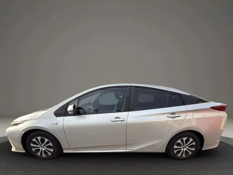 2021 Toyota Prius 4th Gen - Image 8 of 12