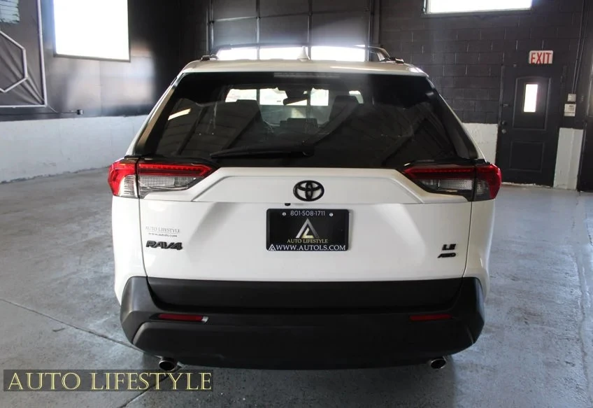 2021 Toyota RAV4 5th Gen - Image 12 of 21