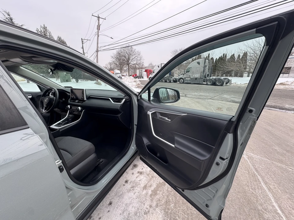 2021 Toyota RAV4 5th Gen - Image 14 of 21