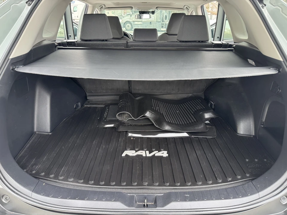 2021 Toyota RAV4 5th Gen - Image 18 of 21
