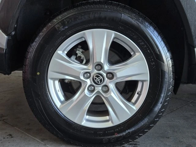 2021 Toyota RAV4 5th Gen - Image 5 of 12