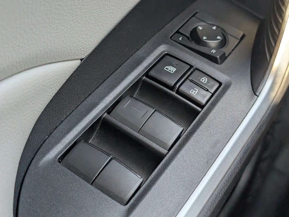 2021 Toyota RAV4 5th Gen - Image 12 of 21