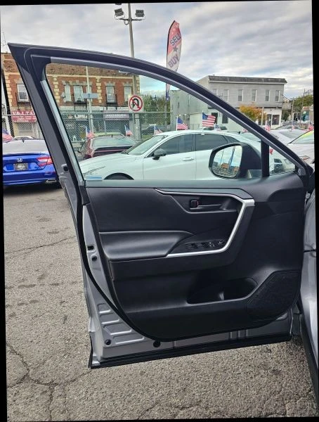 2021 Toyota RAV4 5th Gen - Image 11 of 12