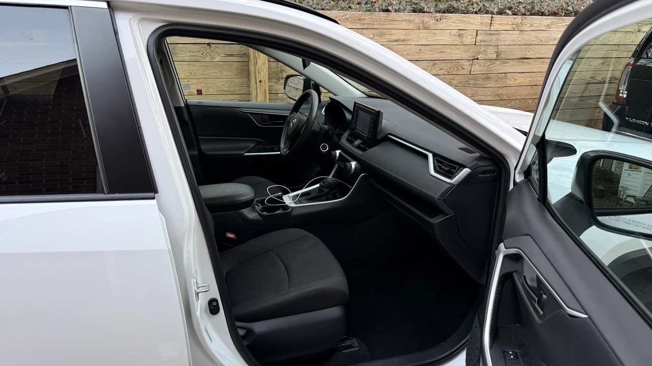 2021 Toyota RAV4 5th Gen - Image 9 of 18