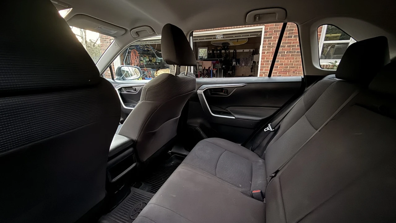 2021 Toyota RAV4 5th Gen - Image 17 of 18