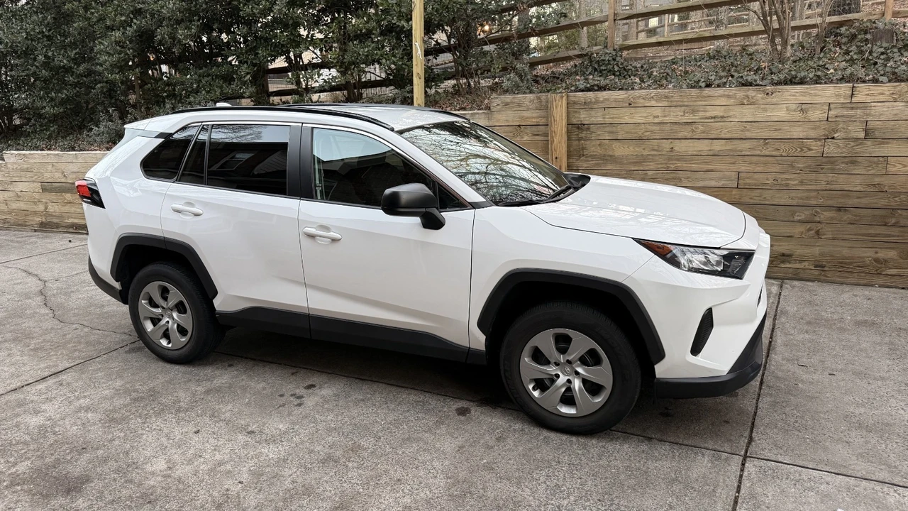 2021 Toyota RAV4 5th Gen - Image 2 of 18