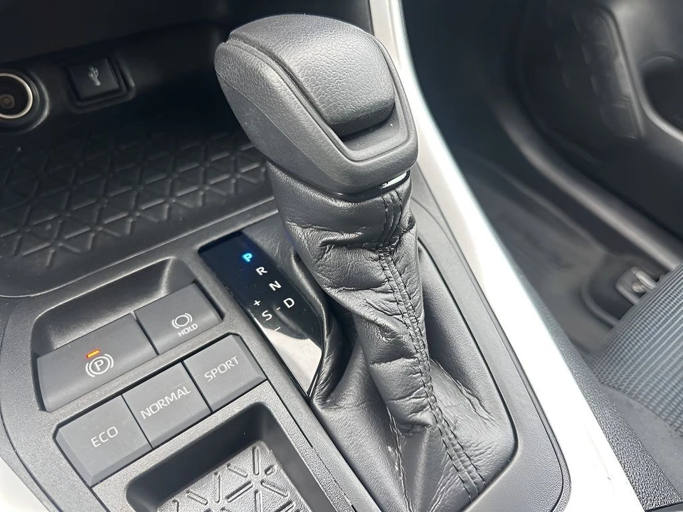 2021 Toyota RAV4 5th Gen - Image 15 of 21
