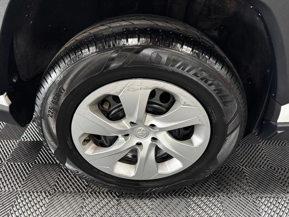2021 Toyota RAV4 5th Gen - Image 17 of 21