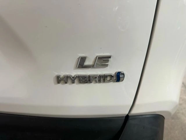 2021 Toyota RAV4 5th Gen - Image 18 of 19