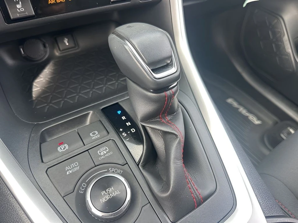 2021 Toyota RAV4 5th Gen - Image 16 of 21
