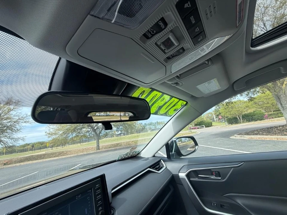 2021 Toyota RAV4 5th Gen - Image 17 of 31