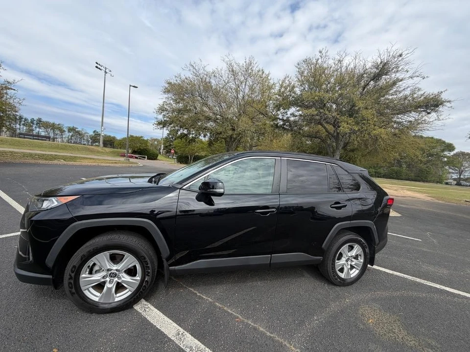 2021 Toyota RAV4 5th Gen - Image 2 of 31