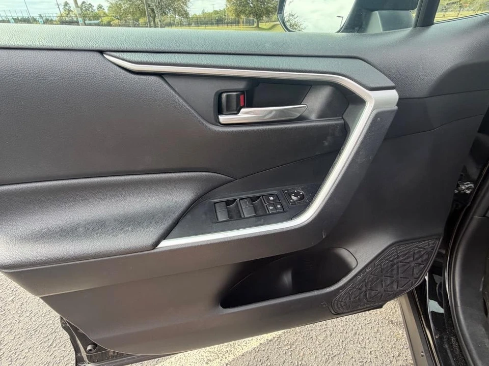 2021 Toyota RAV4 5th Gen - Image 5 of 31