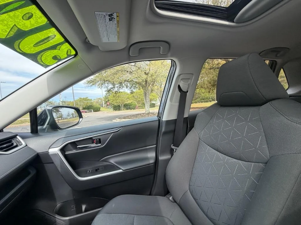 2021 Toyota RAV4 5th Gen - Image 16 of 31