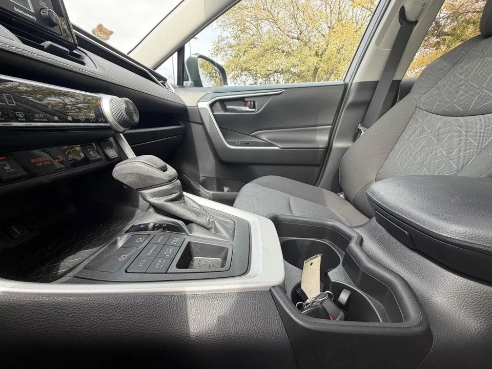 2021 Toyota RAV4 5th Gen - Image 15 of 31