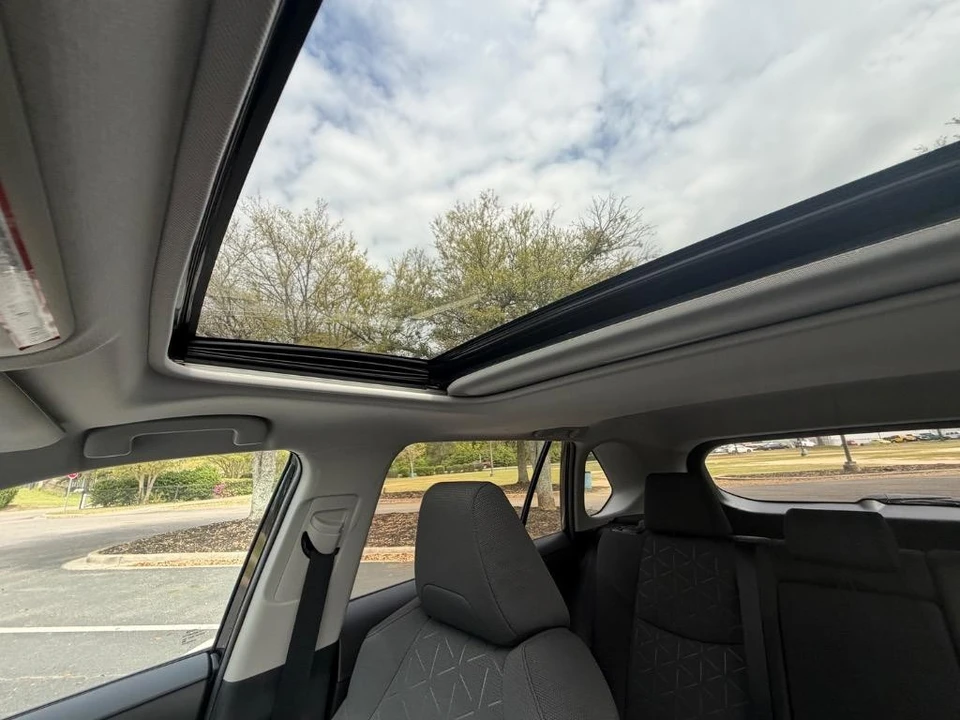 2021 Toyota RAV4 5th Gen - Image 19 of 31