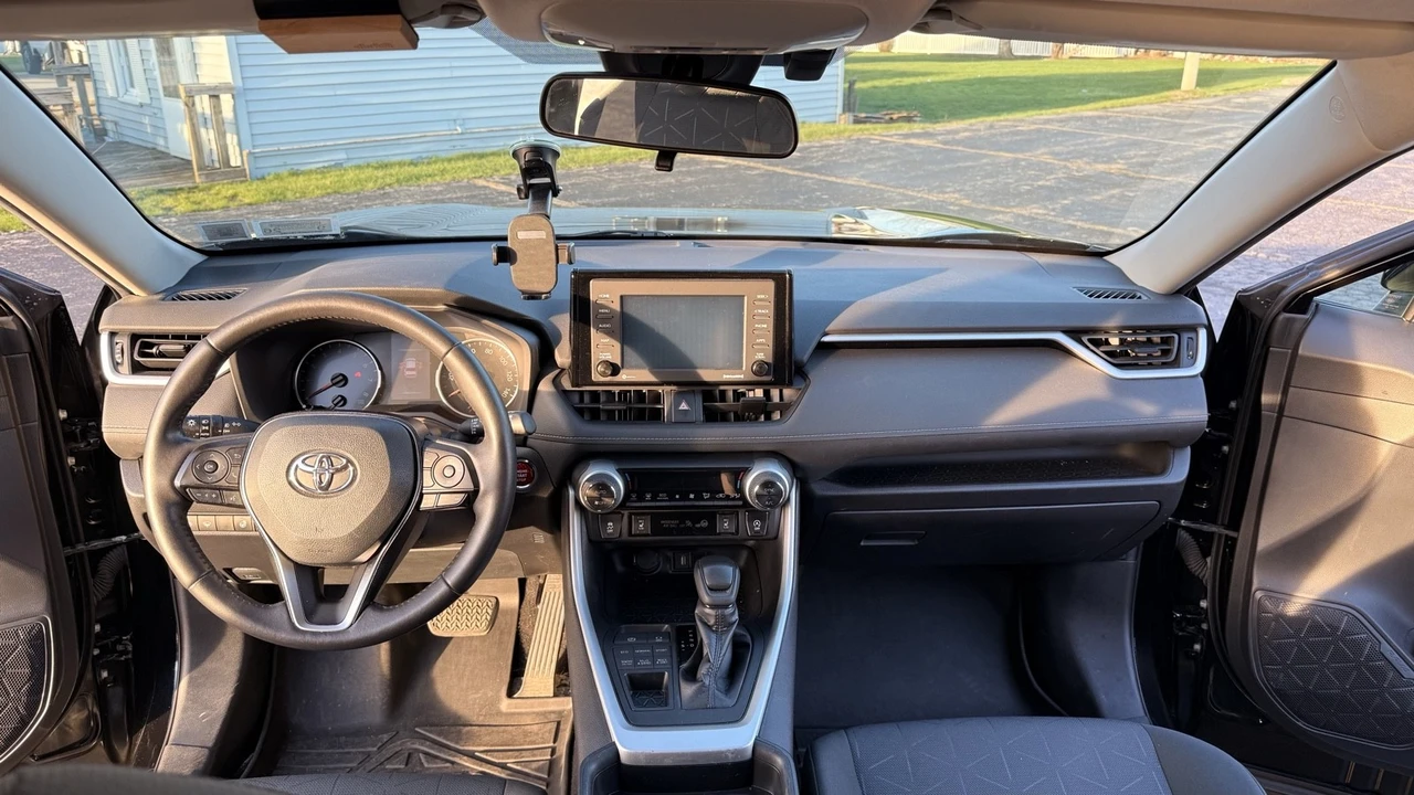 2021 Toyota RAV4 5th Gen - Image 9 of 12