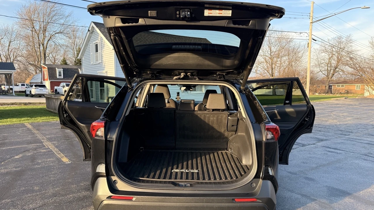 2021 Toyota RAV4 5th Gen - Image 6 of 12