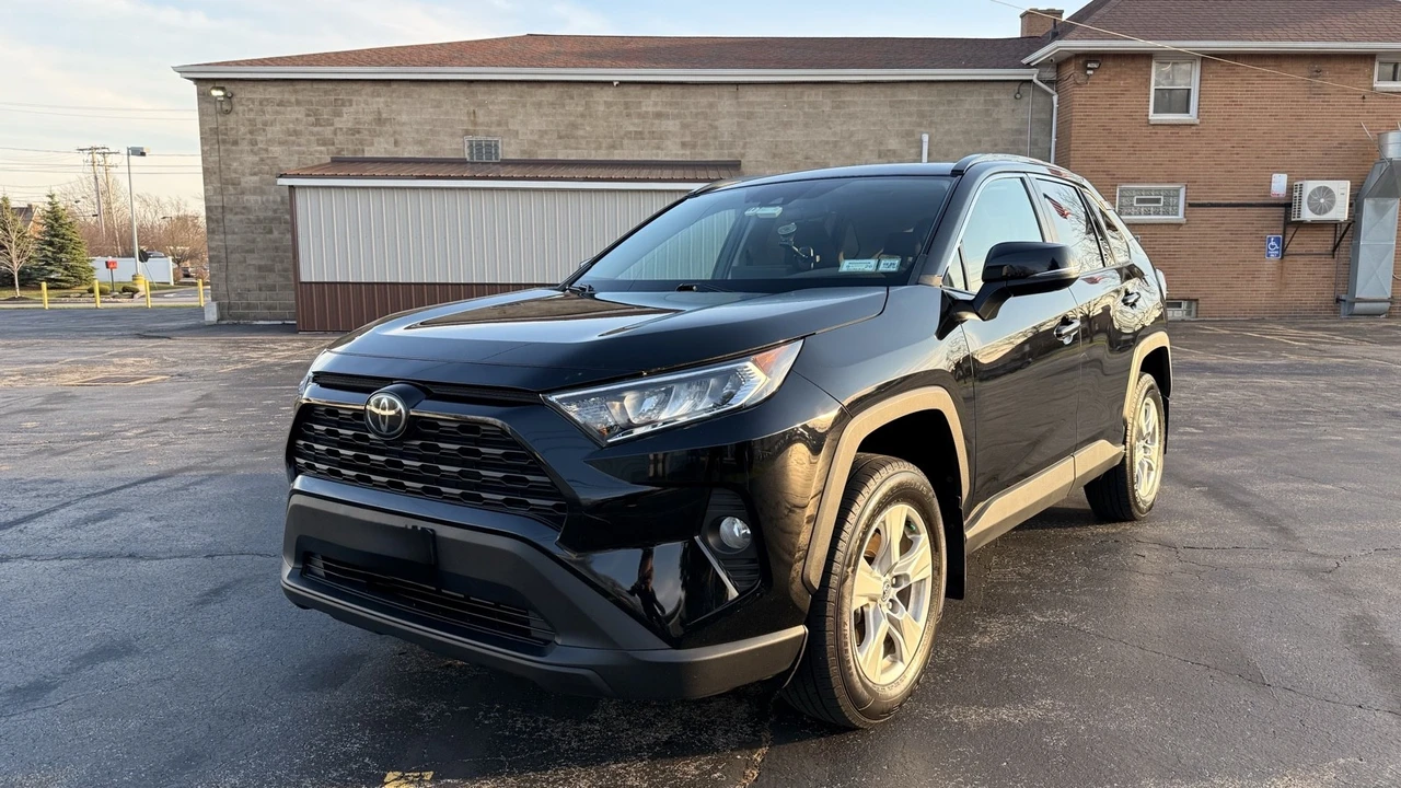 2021 Toyota RAV4 5th Gen - Image 2 of 12
