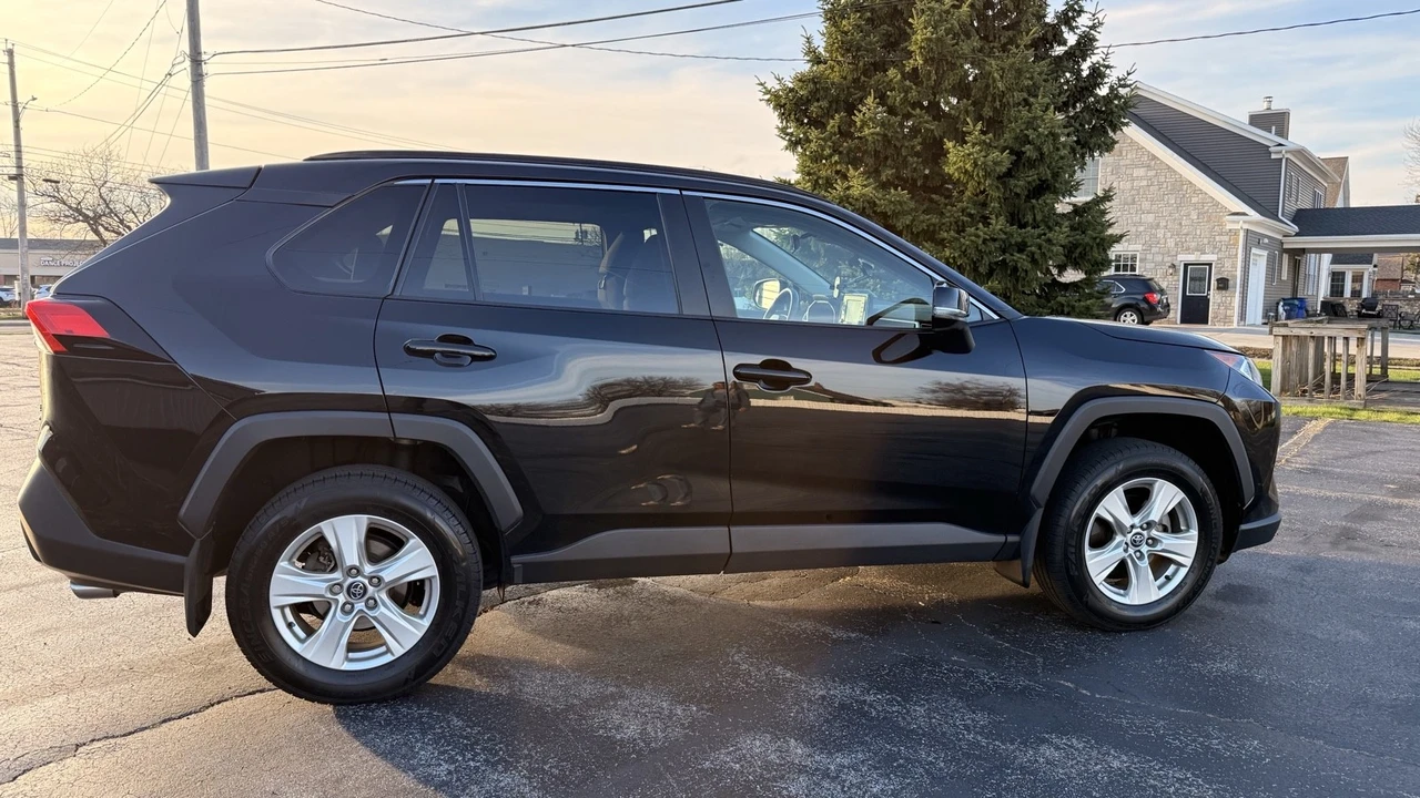 2021 Toyota RAV4 5th Gen - Image 4 of 12