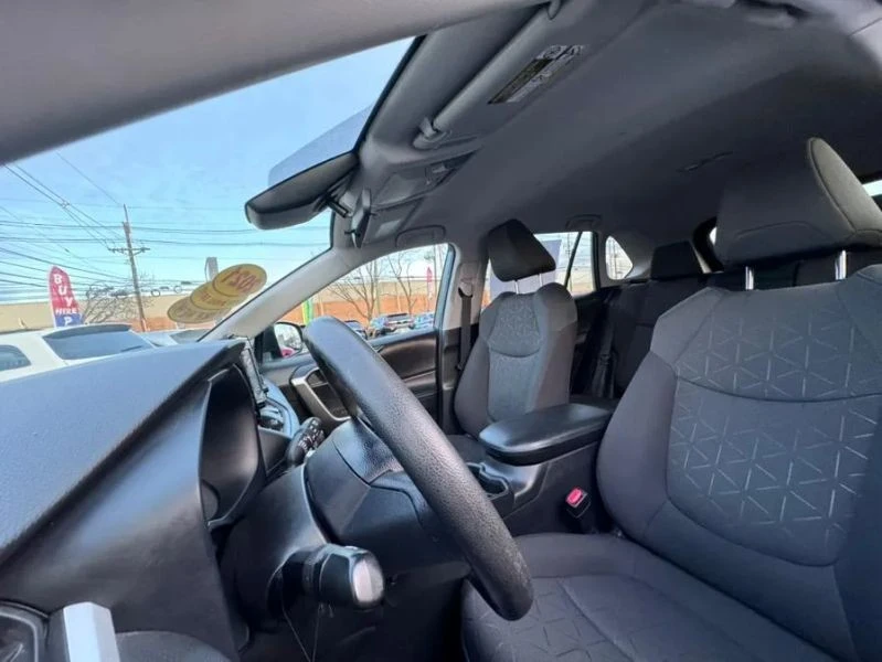 2021 Toyota RAV4 5th Gen - Image 10 of 12