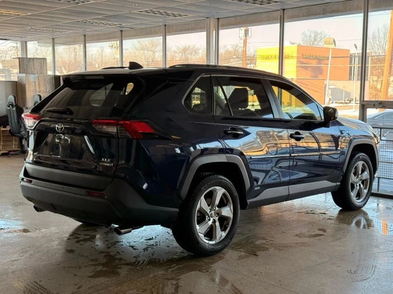2021 Toyota RAV4 5th Gen - Image 9 of 12