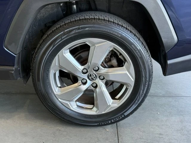 2021 Toyota RAV4 5th Gen - Image 18 of 21
