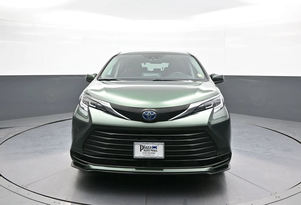 2021 Toyota Sienna 4th Gen - Image 2 of 12