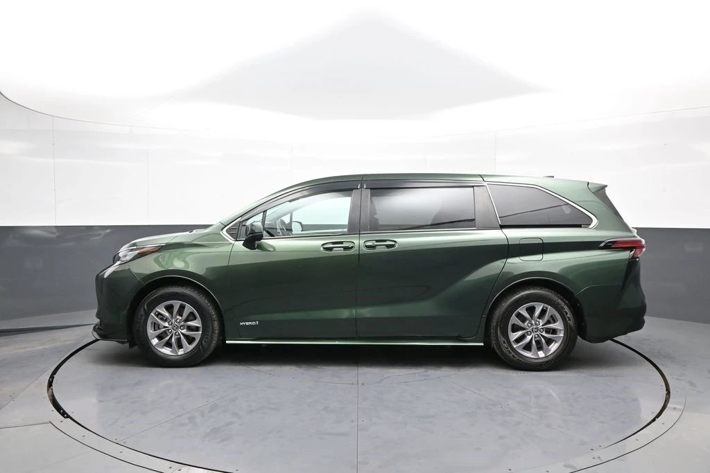 2021 Toyota Sienna 4th Gen - Image 9 of 12