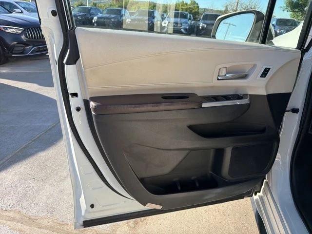 2021 Toyota Sienna 4th Gen - Image 12 of 16