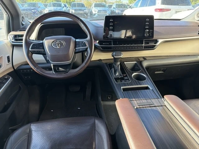 2021 Toyota Sienna 4th Gen - Image 9 of 16