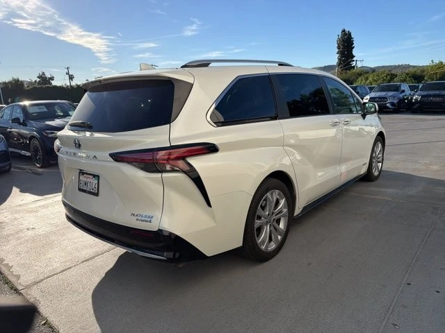 2021 Toyota Sienna 4th Gen - Image 4 of 16