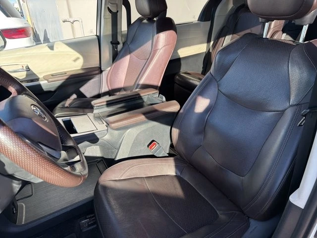 2021 Toyota Sienna 4th Gen - Image 11 of 16