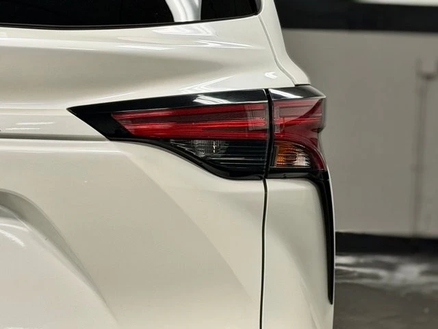 2021 Toyota Sienna 4th Gen - Image 13 of 21