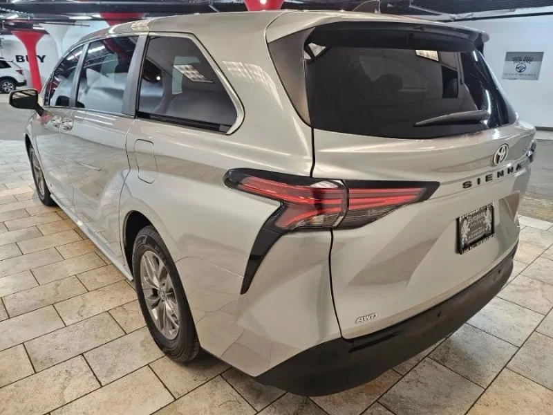 2021 Toyota Sienna 4th Gen - Image 4 of 12