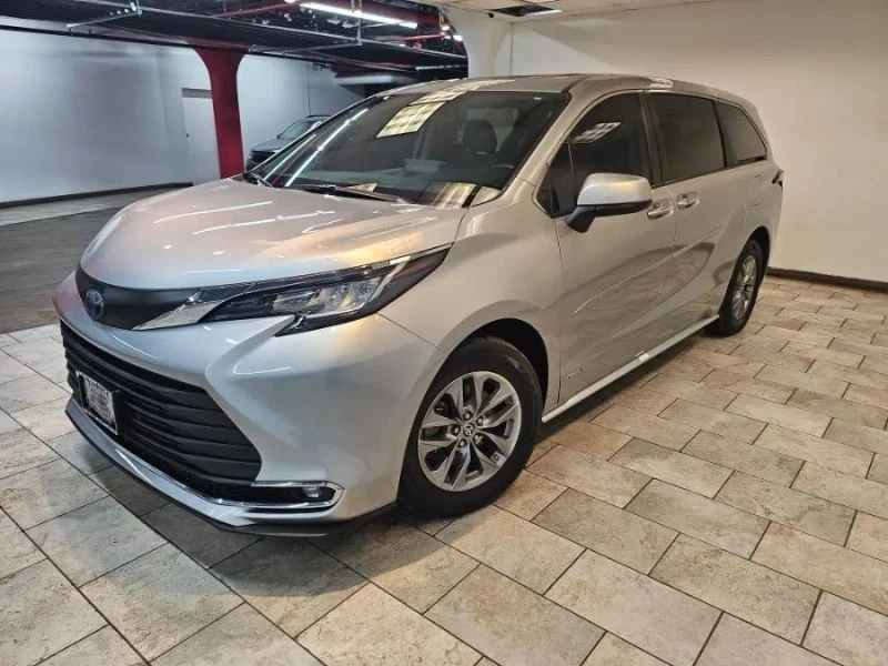 2021 Toyota Sienna 4th Gen - Image 5 of 12
