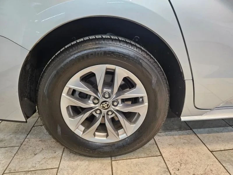 2021 Toyota Sienna 4th Gen - Image 8 of 12