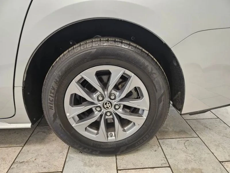 2021 Toyota Sienna 4th Gen - Image 9 of 12