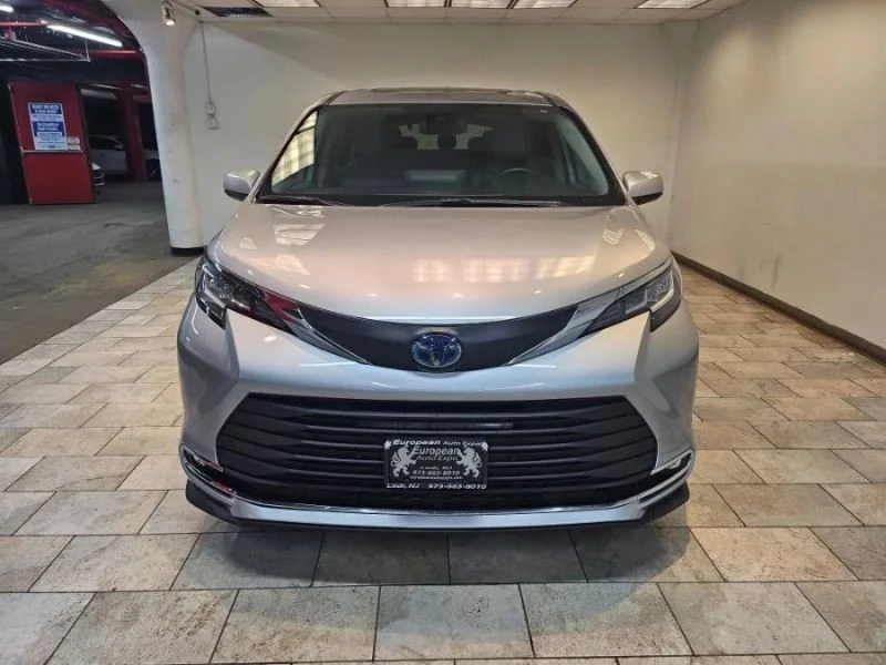 2021 Toyota Sienna 4th Gen - Image 6 of 12