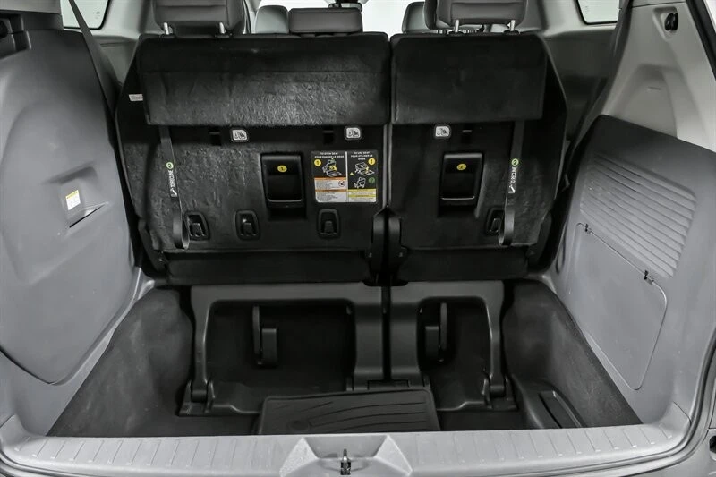 2021 Toyota Sienna 4th Gen - Image 15 of 21