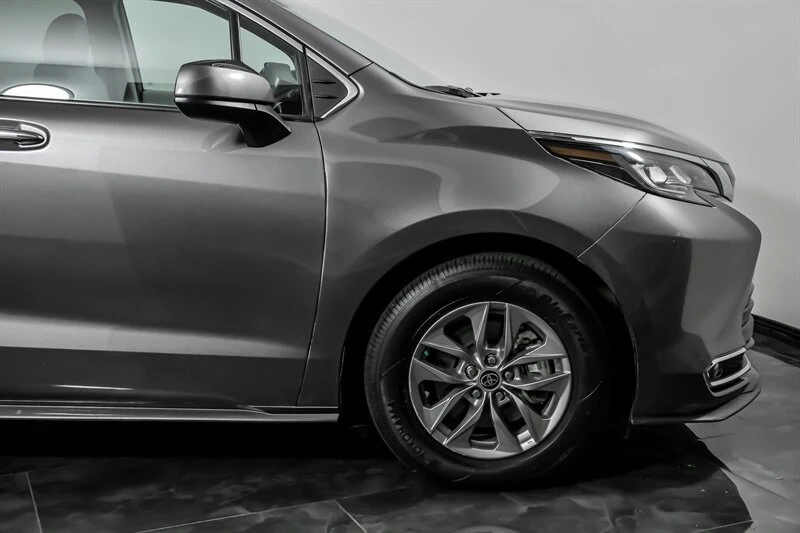 2021 Toyota Sienna 4th Gen - Image 14 of 21
