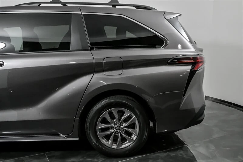 2021 Toyota Sienna 4th Gen - Image 8 of 21