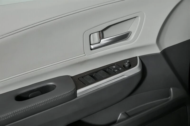 2021 Toyota Sienna 4th Gen - Image 17 of 21