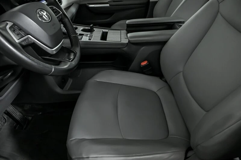2021 Toyota Sienna 4th Gen - Image 19 of 21
