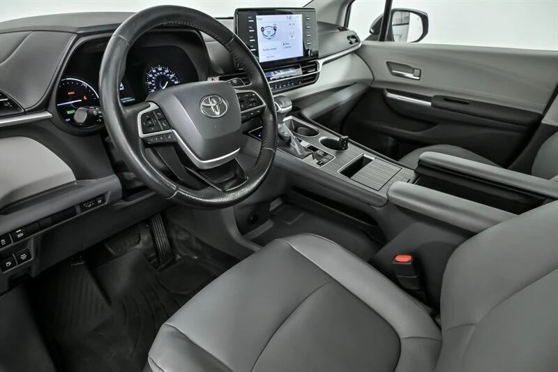 2021 Toyota Sienna 4th Gen - Image 18 of 21