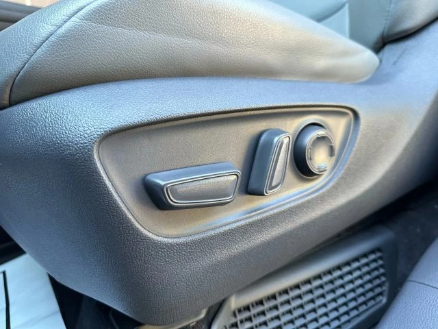 2021 Toyota Sienna 4th Gen - Image 16 of 21