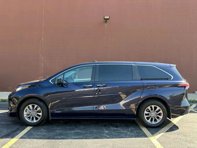2021 Toyota Sienna 4th Gen - Image 11 of 21