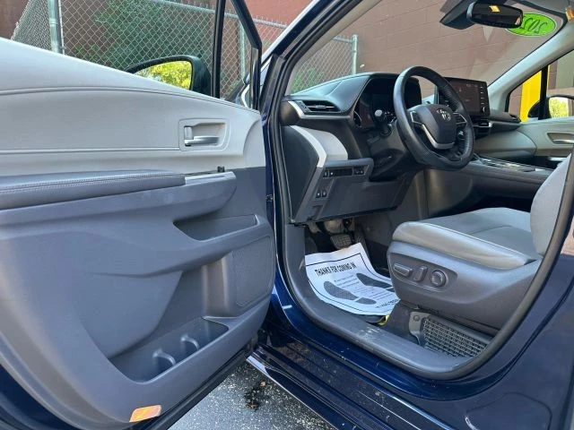 2021 Toyota Sienna 4th Gen - Image 12 of 21