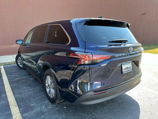 2021 Toyota Sienna 4th Gen - Image 10 of 21